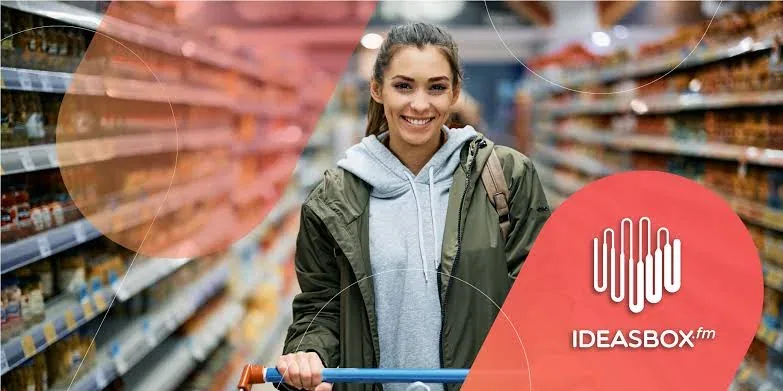 Cliente recorriendo una tienda